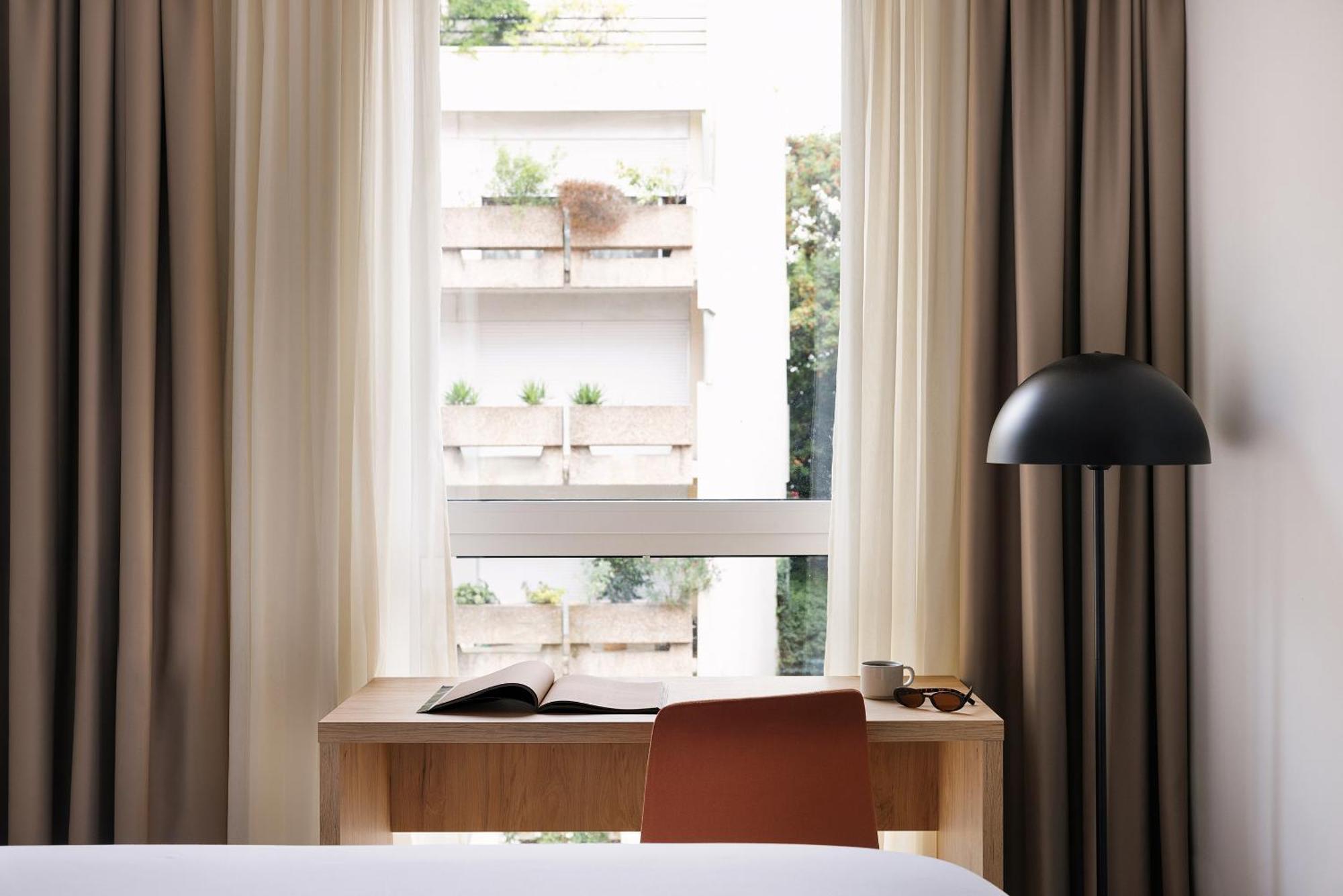 Sonder Yvette Hotel Ванв Екстериор снимка