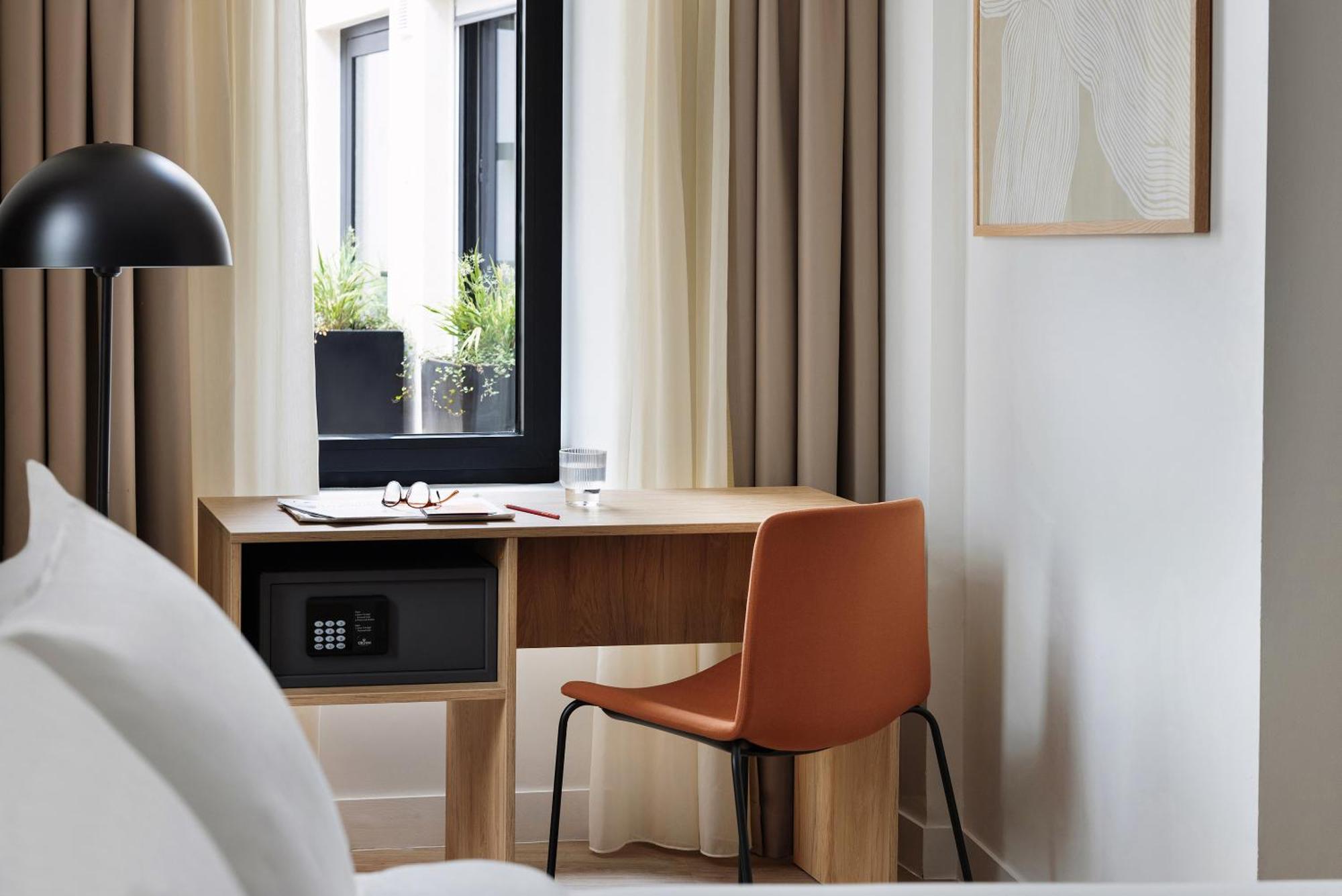 Sonder Yvette Hotel Ванв Екстериор снимка