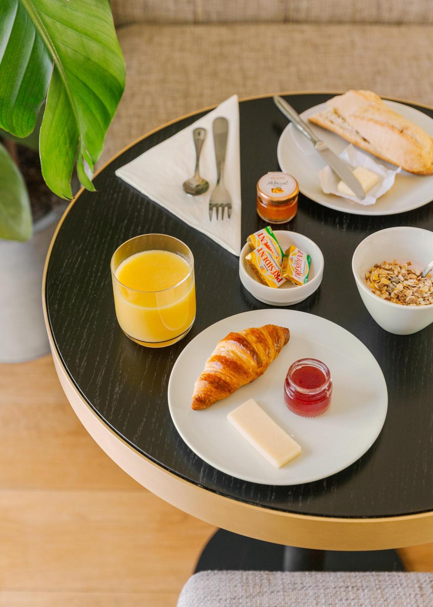 Sonder Yvette Hotel Ванв Екстериор снимка